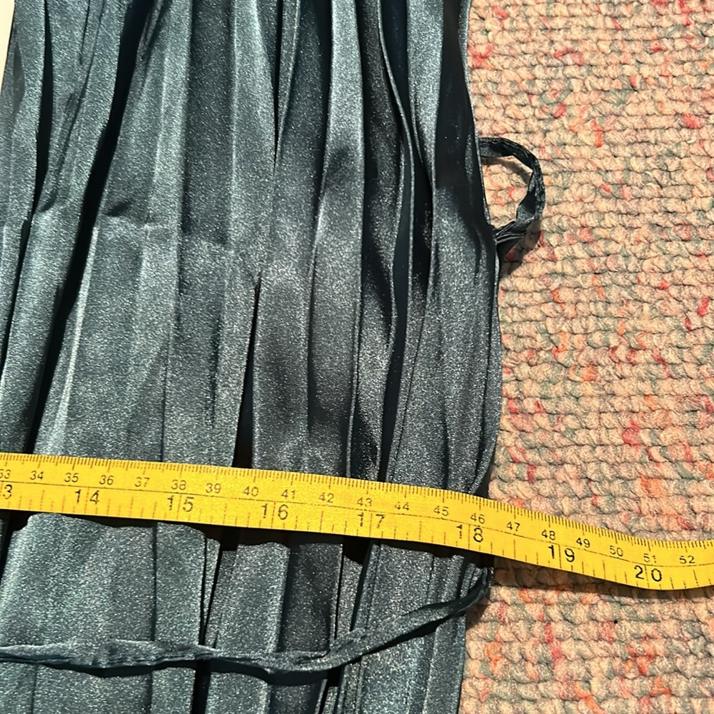 NWT Ladies Bishop + Young size Medium green pleated “Mara” Maxi Dress - Picture 15 of 15